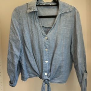 One size fits all. Button down linen / Lino top. Denim blue.  Roll up sleeves.